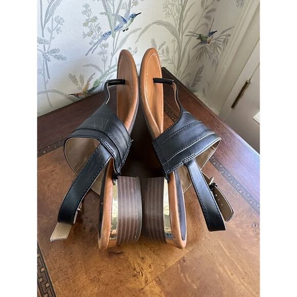 Liz Claiborne Refined Comfort Women's Black Thong Sandals Gold Accent Size 8.5M - Picture 6 of 7